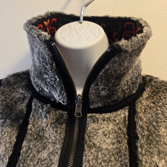 Icelandic Designs Wool Blend, Fur Reversible Vest w/ Embroidered Collar- M ? - Picture 10 of 13